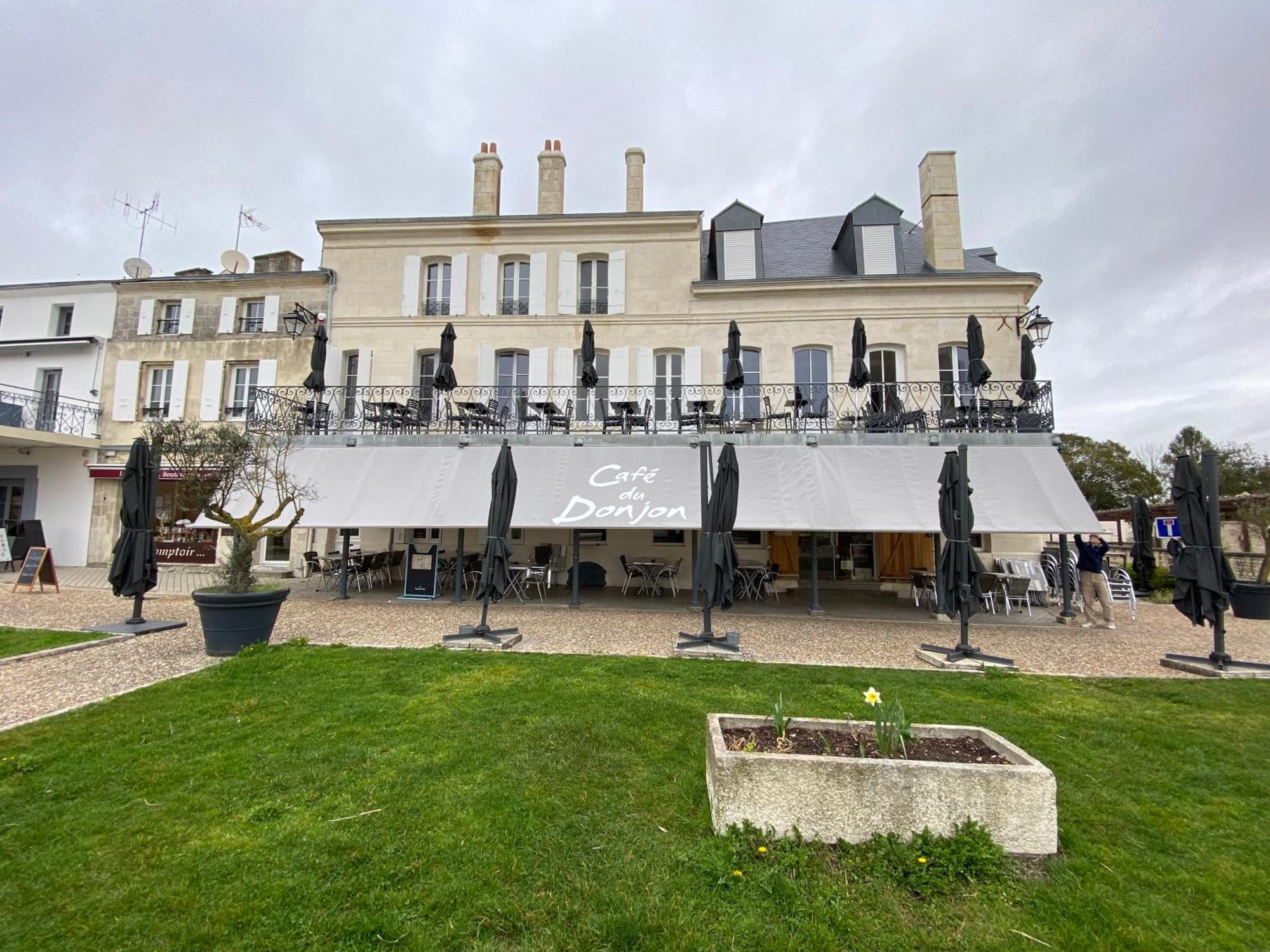 Chambre2 Face Au Donjon Pons Exterior photo